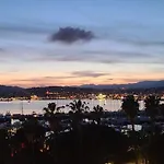 Vue Unique Sur Toute La Baie De Et La *