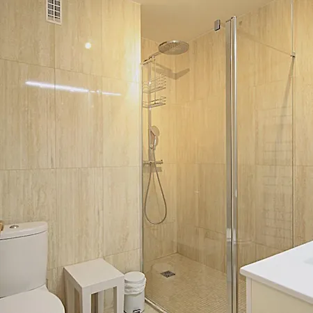 Vue Unique Sur Toute La Baie De Et La *